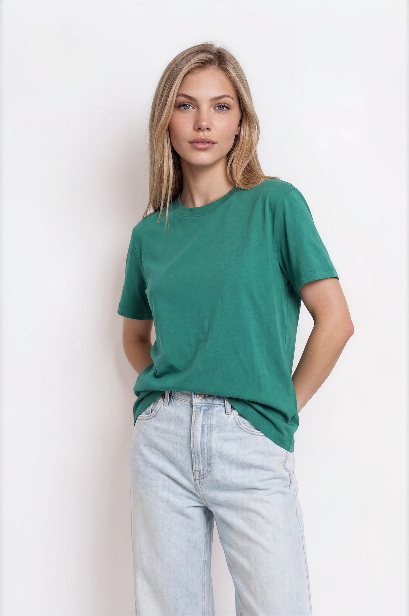 Crew neck short sleeve short sleeve, Side hem slit with reinforced bartack
